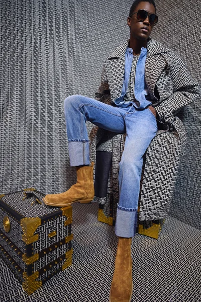 Look 16